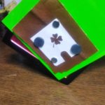けがき作業の際に型紙がずれるのを防ぐために固定する方法