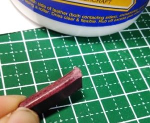 サイビノールでコバを磨く