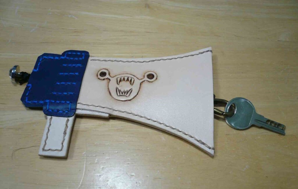 スピーカー型キーケース　オモテ
